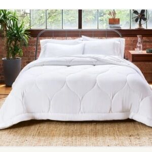 Luxurious White Comforter